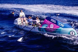 Die Strecke führt rund 4.800 Kilometer von La Gomera bis nach Antigua und gilt als besondere physische und mentale Herausforderung.